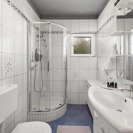 Apartment Noelle By The Sea In Porec, Istria *