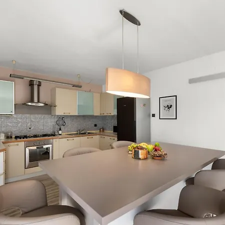 Apartment Noelle By The Sea In Porec, Istria Porec