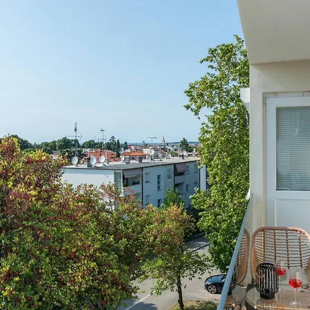 Apartment Noelle By The Sea In Porec, Istria