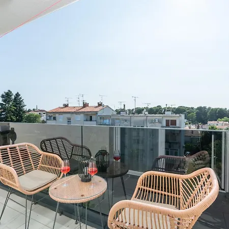 Apartment Noelle By The Sea In Porec, Istria *